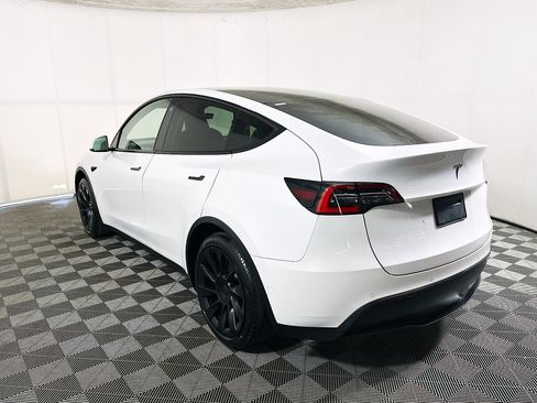 Used 2021 Tesla Model Y 2WD image 5