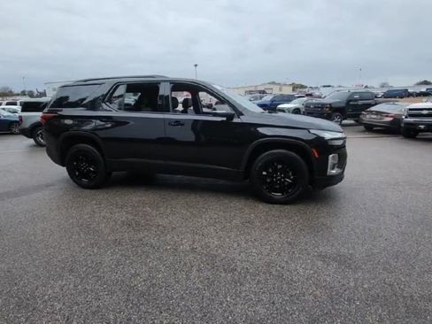 Used 2023 Chevrolet Traverse LT w/ Midnight/Sport Edition image 6