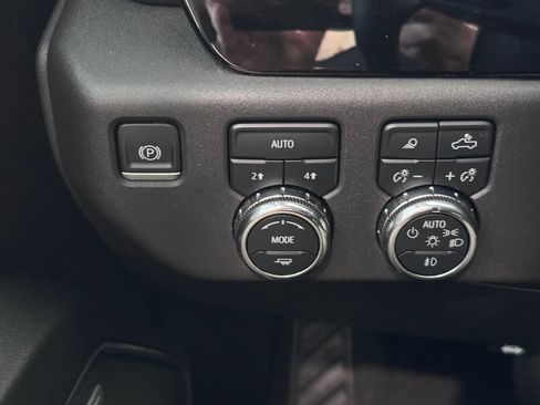 Used 2023 GMC Sierra 1500 SLT w/ SLT Premium Package AWD/4WD image 26