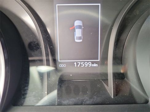 Used 2024 Toyota Camry SE image 18