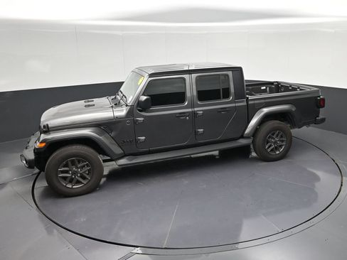 Used 2025 Jeep Gladiator Sport AWD/4WD image 23