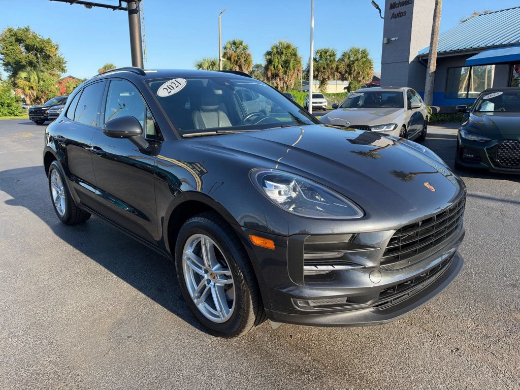 Used 2021 Porsche Macan w/ Premium Package AWD/4WD image 4