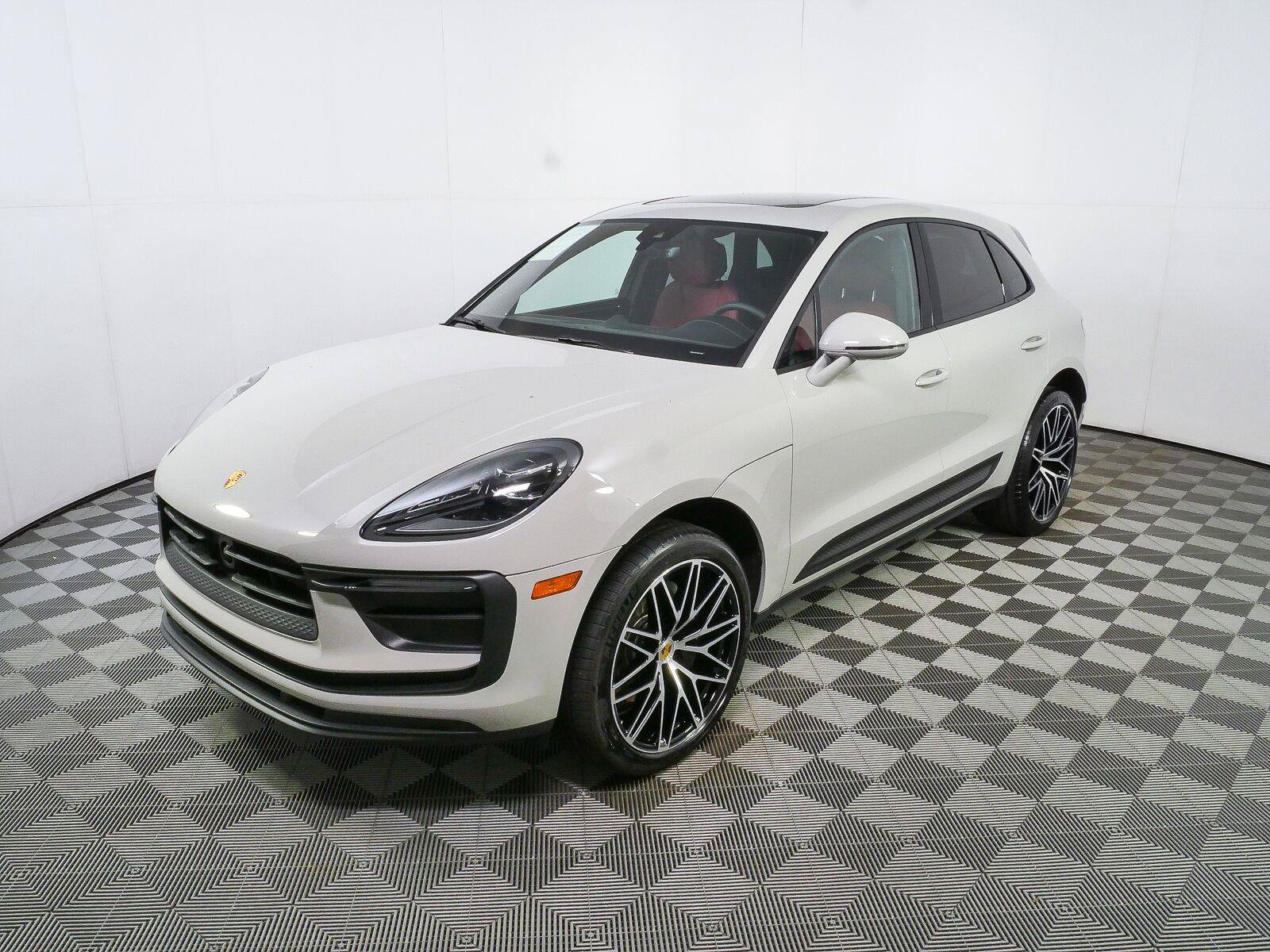 Certified 2026 Porsche Macan AWD/4WD image 1