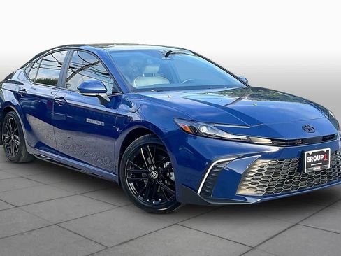 Used 2025 Toyota Camry SE w/ Multimedia Upgrade Package FWD image 3