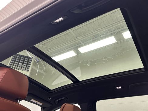 Used 2023 BMW X7 xDrive40i w/ M Sport Package AWD/4WD image 41