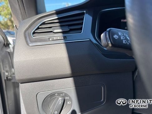 Used 2022 Volkswagen Tiguan SE R-Line image 23