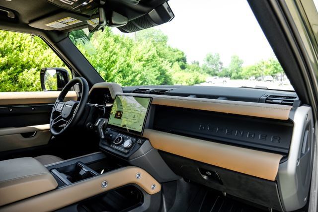 New 2026 Land Rover Defender 110 X-Dynamic SE AWD/4WD image 17