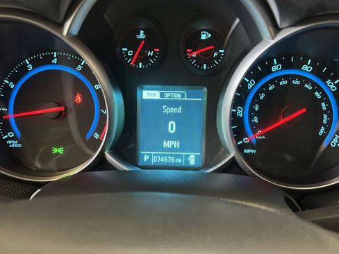 Used 2016 Chevrolet Cruze LT w/ Technology Package image 15