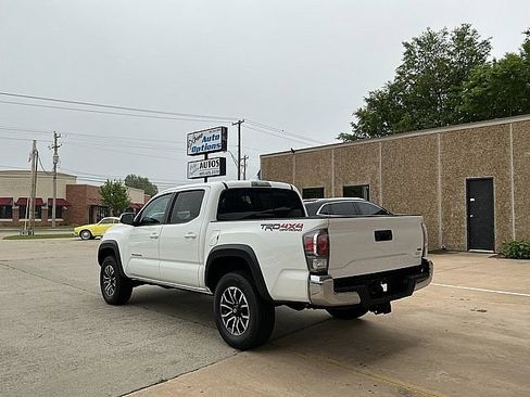 Used 2022 Toyota Tacoma TRD Off-Road AWD/4WD image 7
