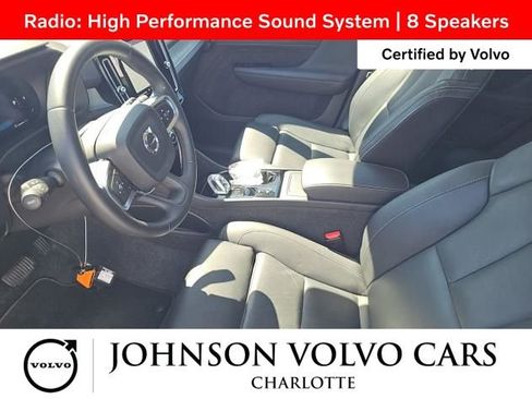 Used 2025 Volvo XC40 B5 Plus AWD/4WD image 4