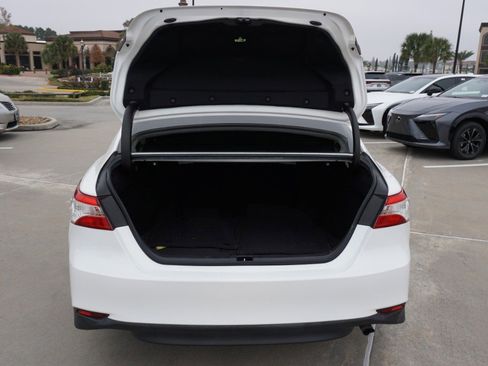 Used 2018 Toyota Camry LE image 33