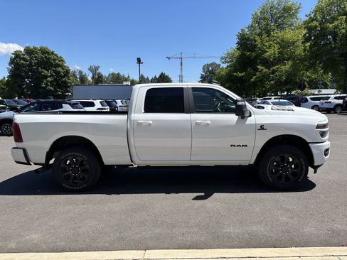 Used 2025 RAM 2500 Laramie AWD/4WD image 5