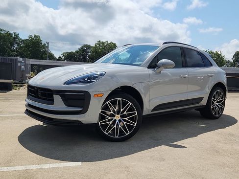 New 2026 Porsche Macan image 1
