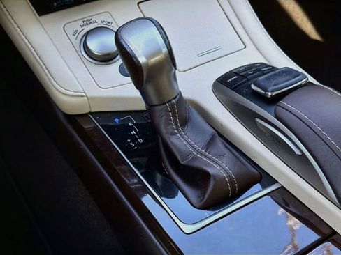 Used 2017 Lexus ES 350 w/ Ultra Luxury Package FWD image 28