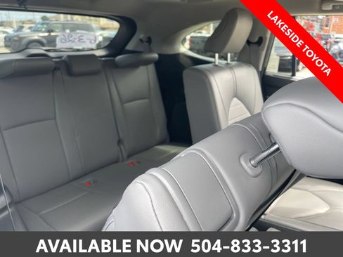 Used 2022 Toyota Highlander XLE FWD image 19