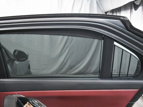 Used 2023 BMW i7 xDrive60 image 24