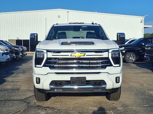 Used 2025 Chevrolet Silverado 2500 LT w/ Z71 Chrome Sport Edition image 14