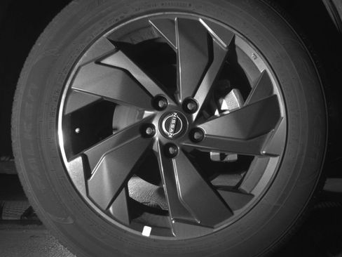 Used 2025 Nissan Rogue SV FWD image 16