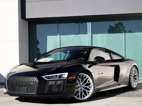 Used 2017 Audi R8 V10 w/ Carbon Exterior Package image 3