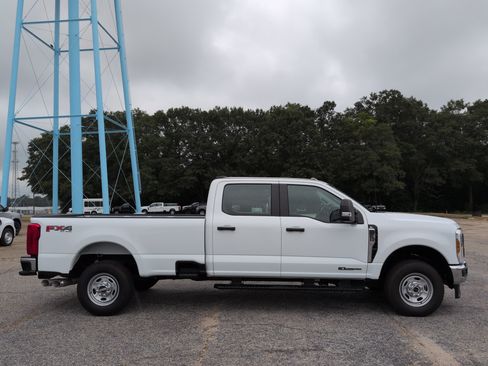Used 2026 Ford F250 XL w/ FX4 Off-Road Package AWD/4WD image 2