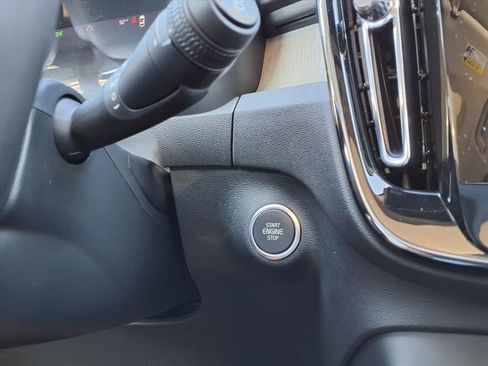 Used 2025 Volvo XC40 B5 Core w/ Protection Package Premier image 28