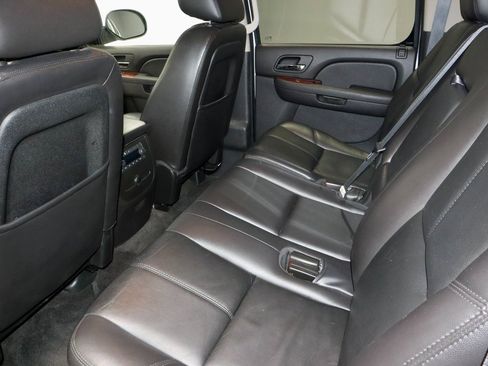 Used 2011 Chevrolet Suburban LT image 19
