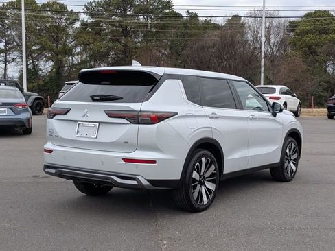 New 2026 Mitsubishi Outlander SE image 3