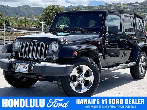 Used 2017 Jeep Wrangler Unlimited Sahara w/ Connectivity Group AWD/4WD image 1