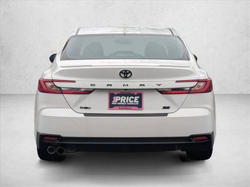 Used 2025 Toyota Camry SE w/ Convenience Package FWD image 7