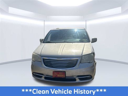 Used 2013 Chrysler Town & Country Touring FWD image 2