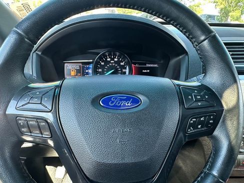 Used 2017 Ford Explorer XLT w/ Equipment Group 202A FWD image 27