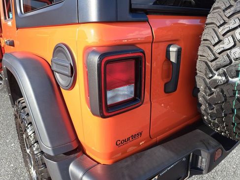 Certified 2023 Jeep Wrangler Unlimited Rubicon w/ Cold Weather Group AWD/4WD image 32
