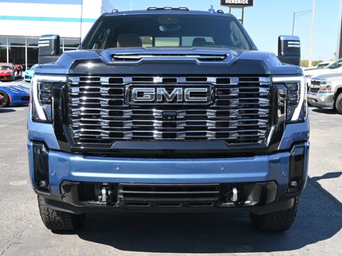 Used 2025 GMC Sierra 2500 Denali Ultimate image 6