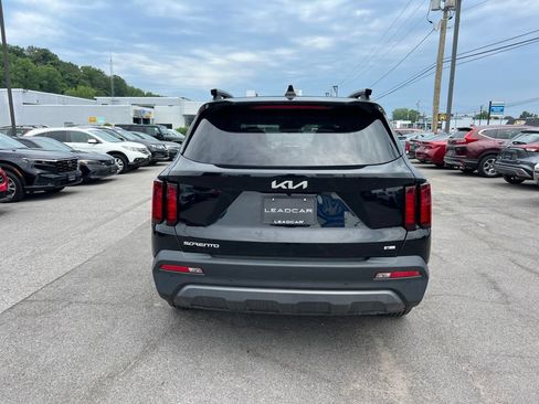Used 2023 Kia Sorento S w/ Panoramic Sunroof Package AWD/4WD image 4