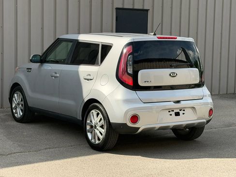 Used 2017 Kia Soul + FWD image 8