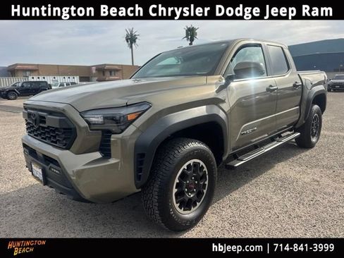 Used 2025 Toyota Tacoma 4x4 Double Cab image 1