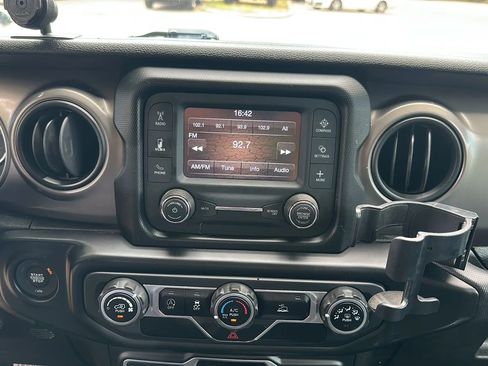 Used 2020 Jeep Gladiator Sport w/ Trailer Tow Package AWD/4WD image 33