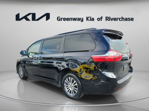 Used 2020 Toyota Sienna XLE image 4