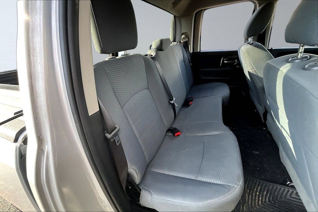 Used 2017 RAM 1500 Express AWD/4WD image 18