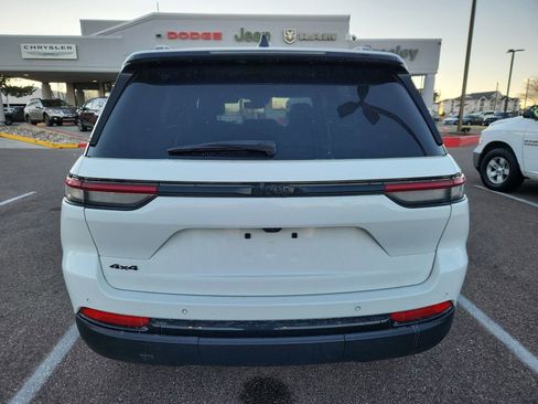 Certified 2024 Jeep Grand Cherokee Altitude image 4