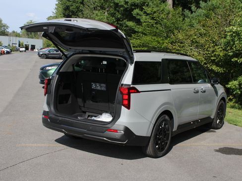 New 2027 Kia Carnival SX w/ Dark Edition Package FWD image 7