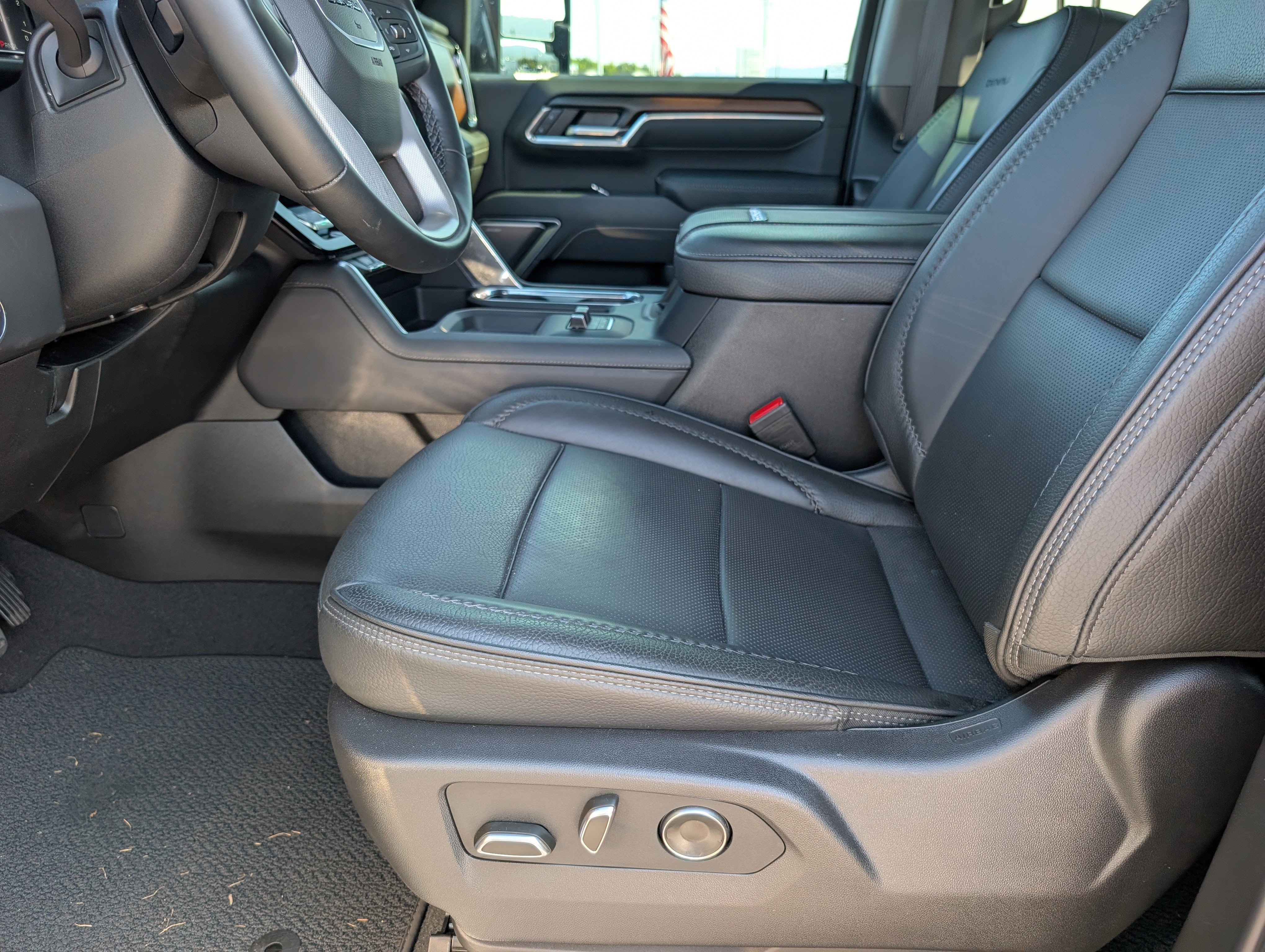 Used 2025 GMC Sierra 2500 Denali w/ Denali Reserve Package AWD/4WD image 12