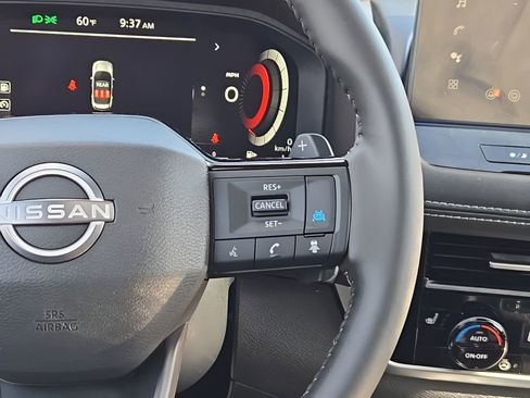 Used 2025 Nissan Rogue SL w/ SL Premium Package image 27