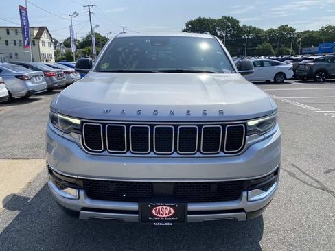 Used 2023 Jeep Wagoneer L Series II AWD/4WD image 9