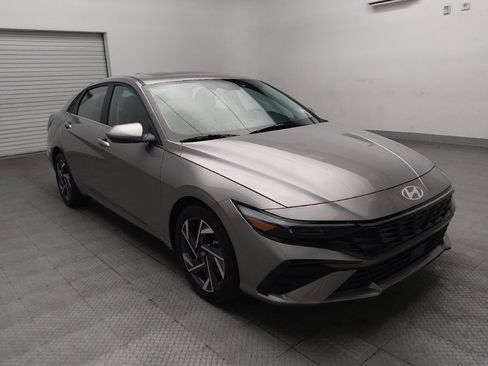 Used 2025 Hyundai Elantra SEL FWD image 13