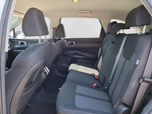 Used 2024 Kia Sorento LX FWD image 11