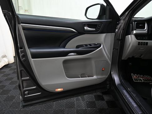 Used 2019 Toyota Highlander Limited image 29