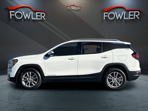Used 2024 GMC Terrain SLT AWD/4WD image 2
