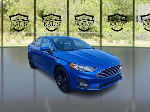 Used 2020 Ford Fusion SE w/ Equipment Group 151A FWD image 3
