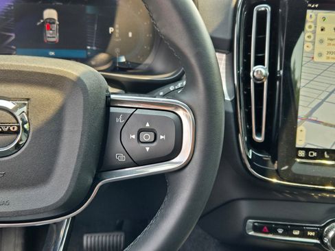 Used 2024 Volvo XC40 B5 Core image 32